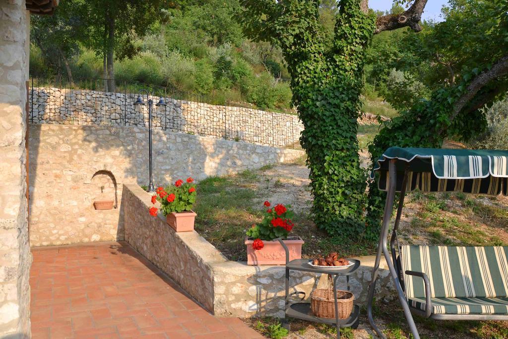 Agriturismo Istrice Innamorato Кампелло-суль-Клитунно Номер фото