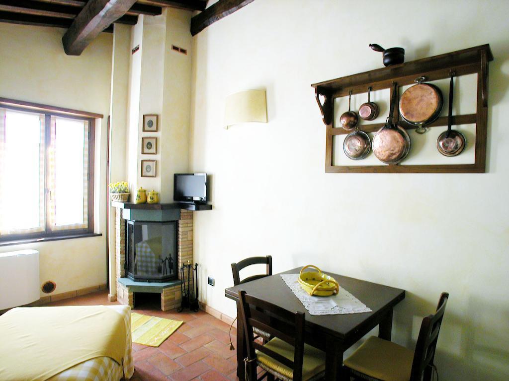 Agriturismo Istrice Innamorato Кампелло-суль-Клитунно Номер фото