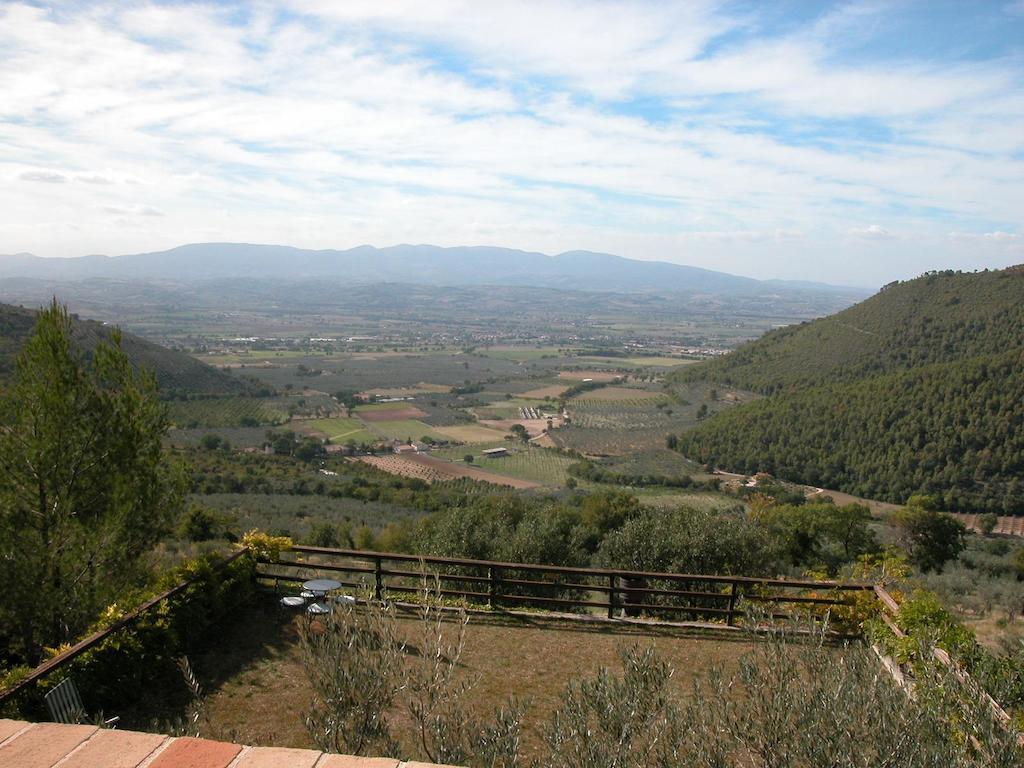 Agriturismo Istrice Innamorato Кампелло-суль-Клитунно Экстерьер фото